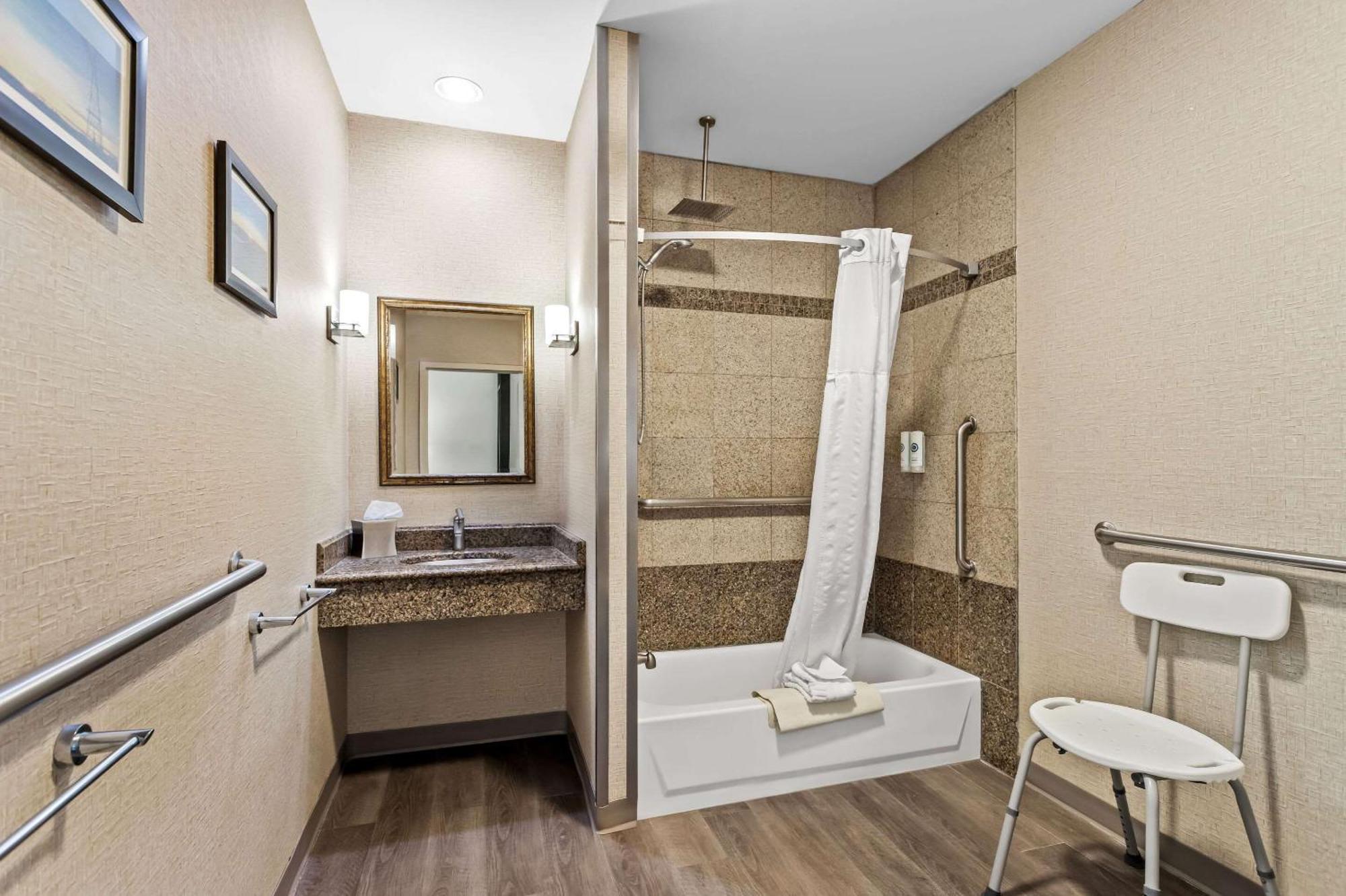 Comfort Suites Roswell Bagian luar foto